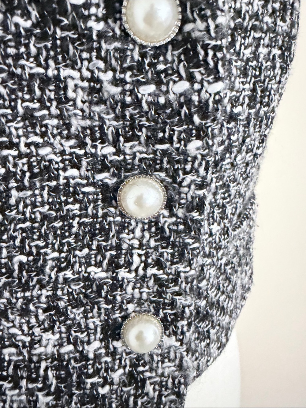 Joie Cropped Tweed Vest Black White Pearl Button Accent V-Neck 8 - Picture 4 of 7